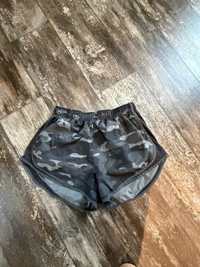 Women’s Nike Camo Running Shorts - Black/Grey